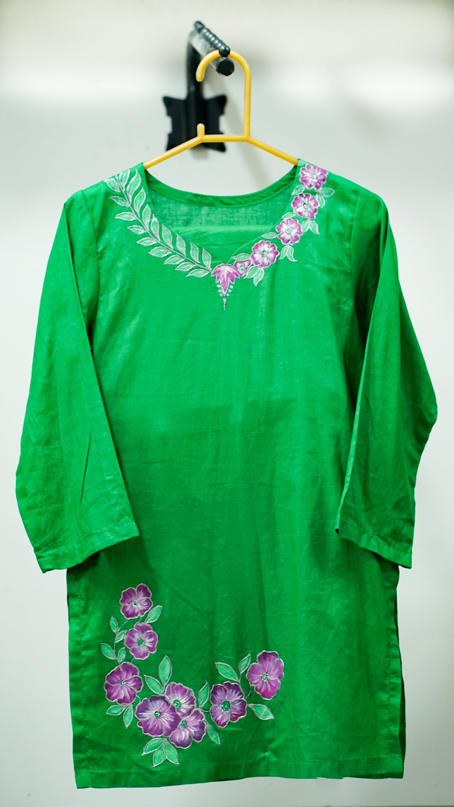 Azadi Bloom – Hand-Painted Kurti with Farshi Shalwar